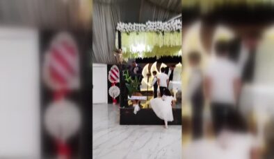 Ağrı Dağı’nın zirvesinden indi, dağcı kıyafetiyle düğüne katıldı
