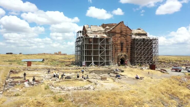 Ani Ören Yeri’nde toprak altındaki tarihin ortaya çıkarılması için 6 noktada kazı yapılıyor