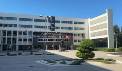 Antalya’da rüşvet operasyonu: Belediye Başkanı gözaltında