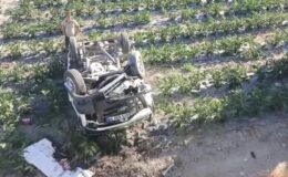 Araç taşıyan tır ile kamyonet çarpıştı, sürücüler yaralandı