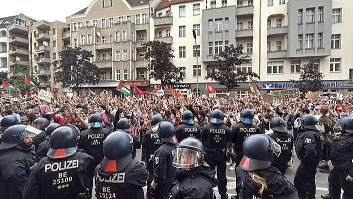 Berlin’de polis, Filistin’e destek gösterisine sert müdahalede bulundu