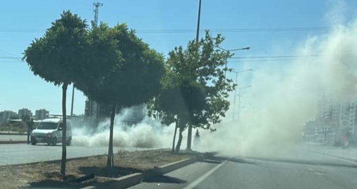 Diyarbakır’da Seyir Halindeki Otomobilden Çıkan Duman Panik Yarattı