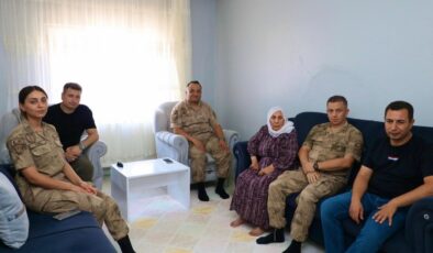 Batman jandarmasından şehit ailelerine anlamlı ziyaret