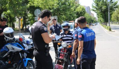 Batman’da motosiklet sürücülerine yönelik trafik denetimi yapıldı