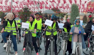 Bisikletçiler, trafik kazasında hayatını kaybeden arkadaşları için pedal çevirdi
