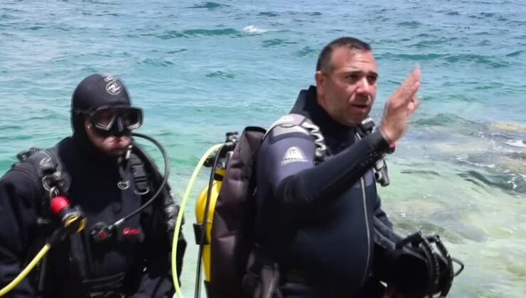Dalış tutkunları Van Gölü’nün mavi sularında eğitim görüyor