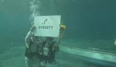 Tanıştıkları koyda su altında evlenerek “evet” dediler