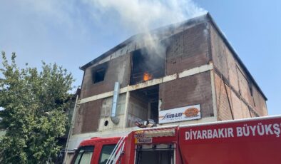 Diyarbakır’da sanayi sitesindeki yangına müdahale sürüyor