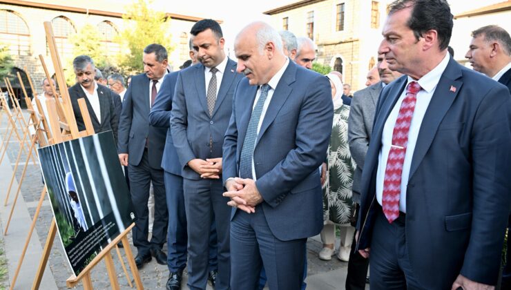 Diyarbakır’da Srebrenitsa’nın 30. yılına fotoğraflı anma