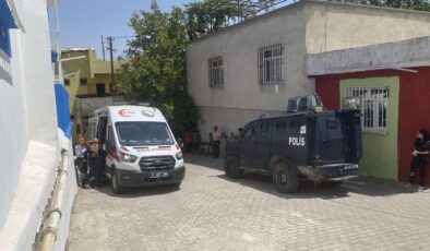 Diyarbakır’da bir evde çıkan yangında 3 kişi dumandan etkilendi