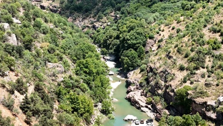 Doğaseverler Zore Kanyonu’nda yürüyüş yaptı