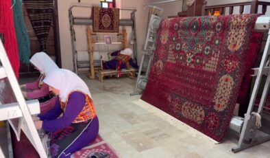 Dünyaca ünlü müzelerde sergilenen Uşak halısının sırrı motifi ve ilmeğinde saklı