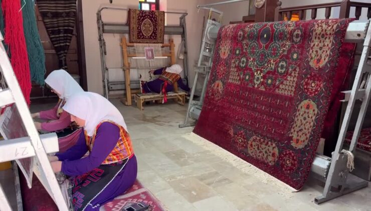 Dünyaca ünlü müzelerde sergilenen Uşak halısının sırrı motifi ve ilmeğinde saklı