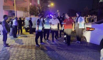 Evde çıkan yangında 3 kişi dumandan etkilendi