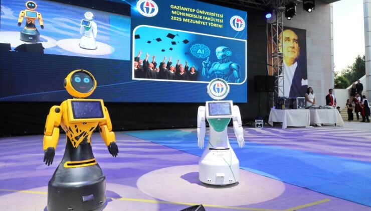 GAÜN’de yapay zekâ ve robotlarla mezuniyet töreni yapıldı