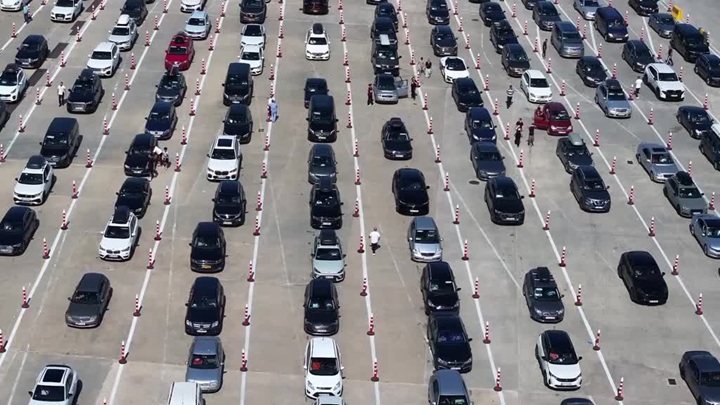 Gurbetçilerin sınır kapılarından yurda girişleri devam ediyor