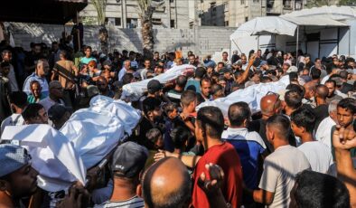 Açlık ve bombardıman arasında Gazze’de toplu ölüm var