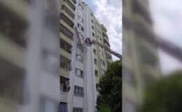 Halatı kopan iskelede asılı kalan işçiyi itfaiye ekipleri kurtardı