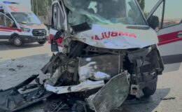 Hasta taşıyan ambulans ile tır çarpıştı, 5 kişi yaralandı