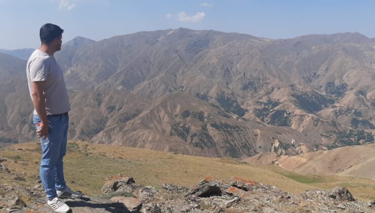 Akranları kamuya girdi,O köyüne muhtar oldu