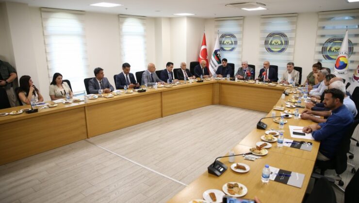 İYİ Parti Genel Başkanı Dervişoğlu, Diyarbakır’da ziyaretlerde bulundu