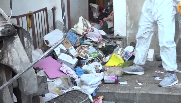İki katlı evden kamyon dolusu çöp çıktı