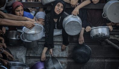 İsrail’in Gazze saldırıları durmak bilmiyor
