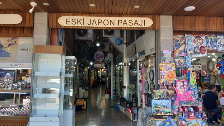 Eski Japon Pasajında Sessizlik Hakimiyet Sürüyor!