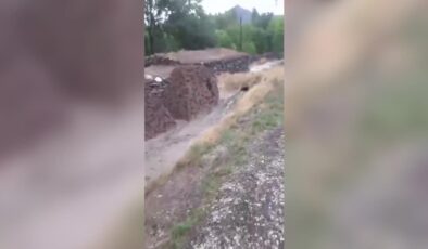 Kağızman’da sağanak sonrası sel: Ev ve bahçeler zarar gördü