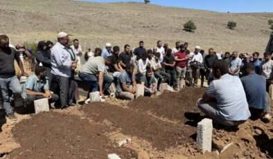 Tarsus’taki kazada ölen 5 kişi Çermik’te yan yana defnedildi