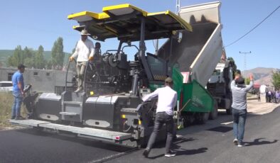 Muş’ta 26 köy yolu sıcak asfaltla kaplanarak yenileniyor