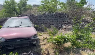 Müstakil evin bahçesine düşen otomobilin sürücüsü yaralandı