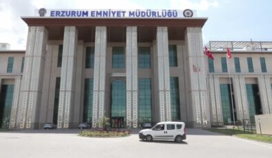 Ödüllü polisler çocukları suçtan ve kötü alışkanlıklardan korumak için sahada