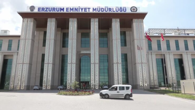 Ödüllü polisler çocukları suçtan ve kötü alışkanlıklardan korumak için sahada