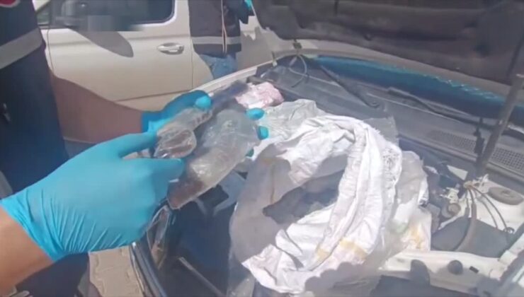 Otomobilin motor kısmında 65 tabanca ele geçirildi