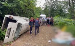 Çay işçilerini taşıyan araç devrildi: 2 ölü, 3 yaralı