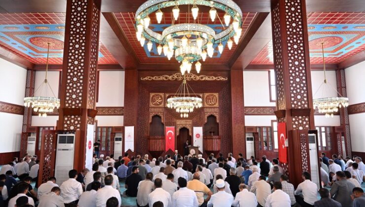 Rahmet-i Rahman Camii dualarla açıldı