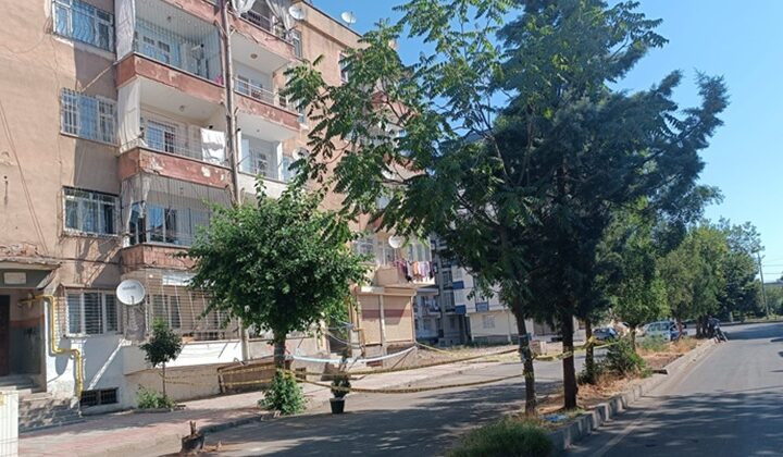 Bağlar’da Sallanan Bina İçin Bekleyiş Sürüyor