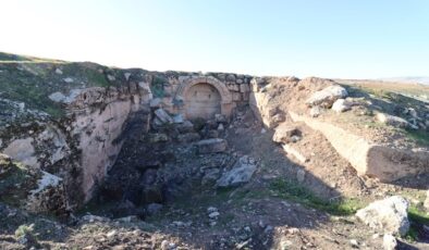 Şanlıurfa’da bulunan anıt mezar kalıntısı kayıt altına alındı