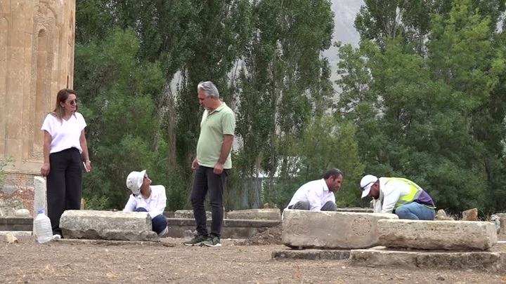 Selçuklu Mezarlığı’nda 6 yeni mezar gün yüzüne çıkarıldı