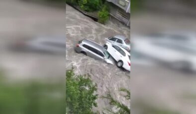 Her yağmurda aynı kabus: Mahalle yine sular altında kaldı