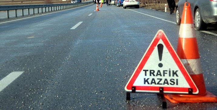 Şanlıurfa’da minibüs ile çarpışan otomobildeki 5 kişi yaralandı