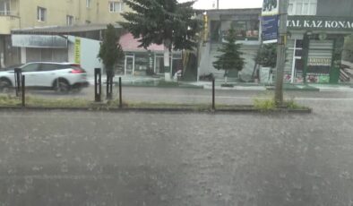 Sarıkamış’ta dolu ve sağanak etkili oldu