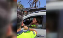 Şarkıcı Dilan Çıtak, polisin üzerine araç sürdüğü iddiasıyla gözaltında