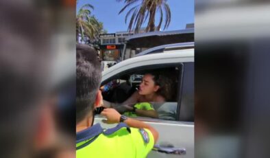 Şarkıcı Dilan Çıtak, polisin üzerine araç sürdüğü iddiasıyla gözaltında