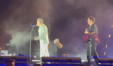 Şarkıcı Ferhat Göçer, Van Kültür Yolu Festivali’nde konser verdi