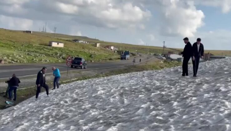 35 derece sıcaktan kaçıp karda yürüdüler