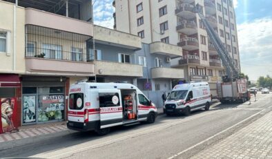 Siirt’te bir apartman dairesinde çıkan yangında 5 kişi dumandan etkilendi