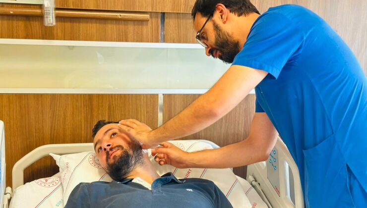 İşitme kaybı yaşayan hasta ameliyatla sağlığına kavuşturuldu