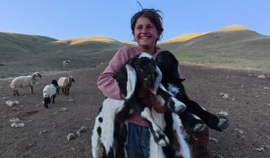 Soğuk gece, sıcak emek: Göçerlerin yayla hayatı nefes kesiyor